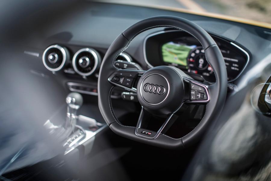 Панель приборов Audi TTS Coupe (8S) 2015 года  (AU) (фото 15 из 19)